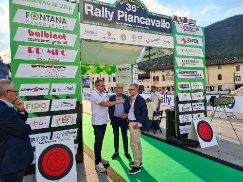 L’assessore regionale alle Risorse agroalimentari Stefano Zannier alla partenza ufficiale della 36esima edizione del Rally di Piancavallo