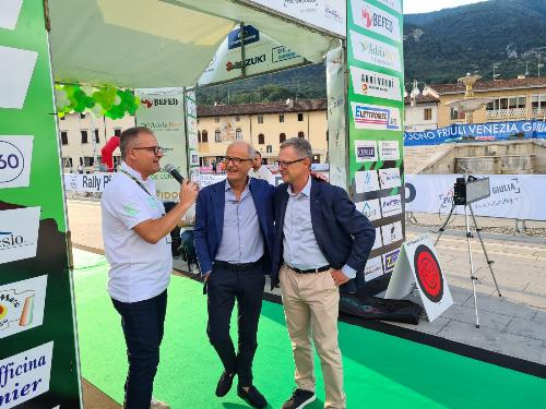 L’assessore regionale alle Risorse agroalimentari Stefano Zannier alla partenza ufficiale della 36esima edizione del Rally di Piancavallo