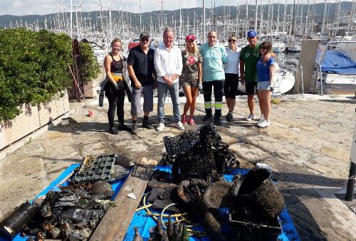 L’assessore alla Difesa dell’ambiente Fabio Scoccimarro a Trieste insieme ad alcuni protagonisti della tradizionale "Pulizia dei fondali".