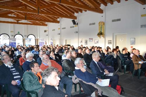 Il convegno "Stato delle acque della Laguna di Marano e Grado. L'impatto dei dragaggi e il nuovo sistema di monitoraggio in continuo del Progetto europeo SHAPE", alla Pescheria Vecchia - Marano Lagunare 05/03/2014