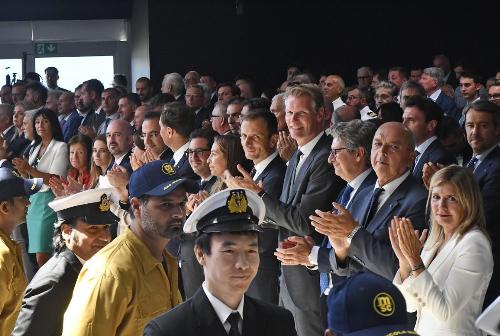Al centro della foto il governatore Fedriga.vicino al Ceo di Msc Soren Toft.