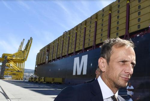 Il governatore del Friuli Venezia Giulia Massimiliano Fedriga. Sullo sfondo la figura imponente della Msc Nicola Mastro.