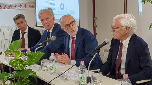 L'assessore regionale alla Salute Riccardo Riccardi (secondo da destra nella foto) alla presentazione dell'Ospedale di comunità negli spazi dell'Itis di Trieste