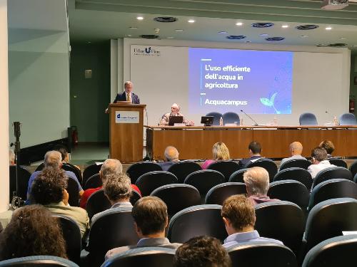 L'assessore alle Risorse agroalimentari Stefano Zannier interviene al convegno "L'uso efficiente dell'acqua in agricoltura"