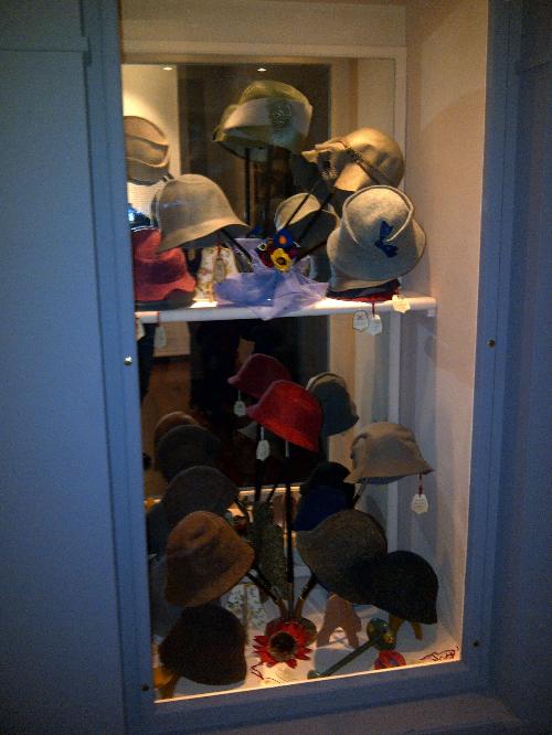 Cappelli esposti nella nuova ala del Museo della Moda e delle Arti Applicate, a Borgo Castello - Gorizia 28/03/2014