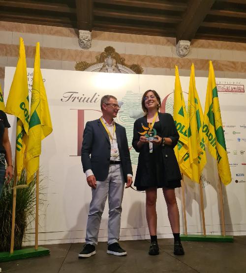 Zannier premia Chiara Spigarelli, di Pagnacco, vincitrice della categoria Energie per il futuro e Sostenibilità