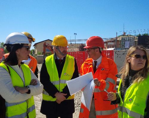 Mariagrazia Santoro (Assessore regionale Infrastrutture), Furio Honsell (Sindaco Udine) e Carlo De Giuseppe (Direttore territoriale produzione Friuli Venezia Giulia di RFI) in sopralluogo ai lavori per il riassetto del nodo ferroviario - Udine 16/04/2014