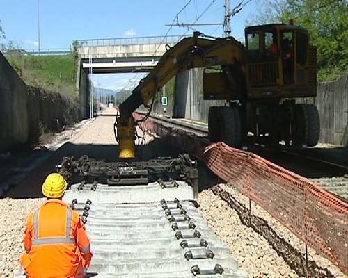 Posa dei nuovi binari tra Posto Movimento Vat e Bivio Cividale per il riassetto del nodo ferroviario - Udine 16/04/2014