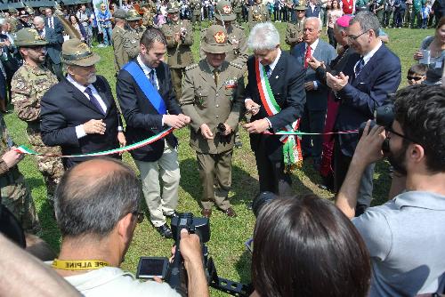 Sebastiano Favero (Presidente ANA-Associazione Nazionale Alpini), Alessandro Ciriani (Presidente Provincia PN), Alberto Primicerj (Generale di Corpo d'Armata, comandante Truppe Alpine), Claudio Pedrotti (Sindaco PN) e Sergio Bolzonello (Vicepresidente FVG) all'inaugurazione della Cittadella degli Alpini in parco Galvani - Pordenone 09/05/2014