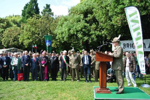 Sergio Bolzonello (Vicepresidente Regione FVG) durante l'intervento di Alberto Primicerj (Generale di Corpo d'Armata, comandante Truppe Alpine) all'inaugurazione della Cittadella degli Alpini in parco Galvani - Pordenone 09/05/2014