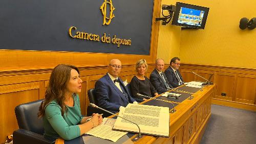 La presentazione della ristampa della Bibbia di Gutenberg nella sala stampa di Montecitorio a Roma alla quale ha partecipato l'assessore regionale Barbara Zilli