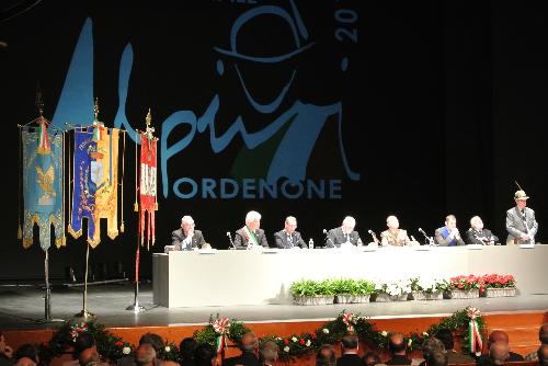 L'incontro con le delegazioni all'estero dell'ANA-Associazione Nazionale Alpini e con quelle dell'IFMS, la Federazione internazionale soldati di montagna, al Teatro Verdi - Pordenone 10/05/2014