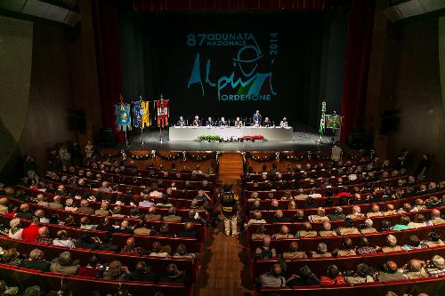 L'incontro con le delegazioni all'estero dell'ANA-Associazione Nazionale Alpini e con quelle dell'IFMS, la Federazione internazionale soldati di montagna, al Teatro Verdi - Pordenone 10/05/2014
