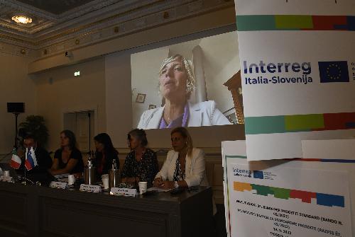L'intervento da remoto dell'assessore regionale alle Finanze Barbara Zilli durante il convegno svoltosi a Trieste