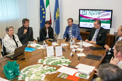 Debora Serracchiani (Presidente Friuli Venezia Giulia) e Sergio Bolzonello (Vicepresidente Regione FVG) alla presentazione della XXII edizione di Cantine Aperte - Udine 16/05/2014