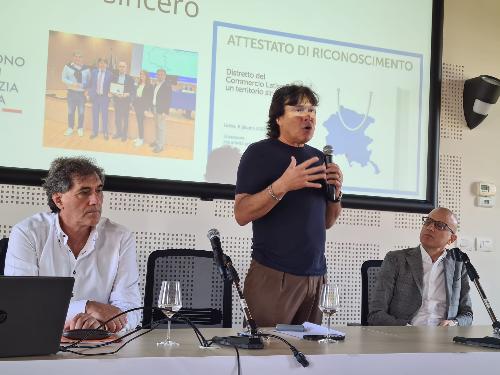 L'intervento dell'assessore regionale alle Attività produttive Sergio Emidio Bini durante l'incontro svoltosi a Latisana