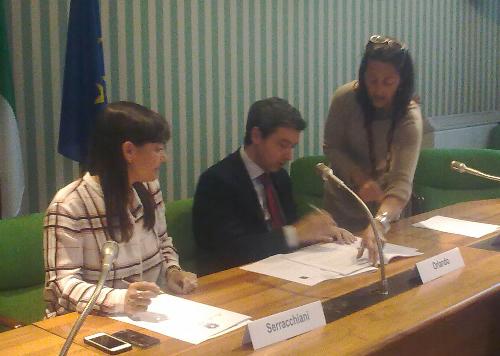 Debora Serracchiani (Presidente Friuli Venezia Giulia) e Andrea Orlando (Ministro Giustizia) firmano il Protocollo per favorire misure di pene alternative al carcere e percorsi sociali per i detenuti del FVG - Roma 27/05/2014