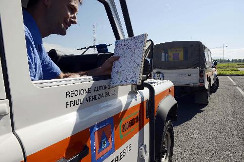 Operatore e mezzi di Protezione civile in partenza per la Bosnia, in aiuto delle popolazioni colpite dalla pesante alluvione che ha devastato i Balcani nei giorni scorsi - Palmanova 29/05/2014