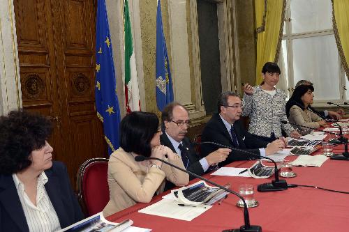 Debora Serracchiani (Presidente Friuli Venezia Giulia) e la Giunta regionale durante la conferenza stampa su "Un anno di attività" - Trieste 30/05/2014