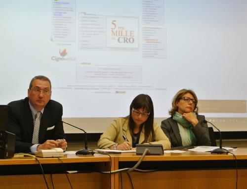 Sergio Bolzonello (Vicepresidente FVG e assessore Attività produttive), Debora Serracchiani (Presidente Regione Friuli Venezia Giulia) e Maria Sandra Telesca (Assessore regionale Salute) al CRO-Centro di Riferimento Oncologico - Aviano (PN) 03/06/2014