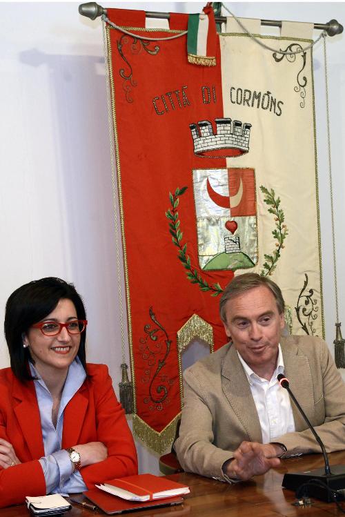 Sara Vito (Assessore regionale Ambiente) e Luciano Patat (Sindaco Cormons) all'incontro pubblico sulla discarica in località Pecol dei Lupi - Cormons 04/06/2014