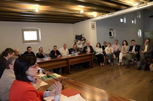 Sara Vito (Assessore regionale Ambiente) all'incontro pubblico sulla discarica in località Pecol dei Lupi, con sindaci dell'Isontino e Provincia di Gorizia - Cormons 04/06/2014
