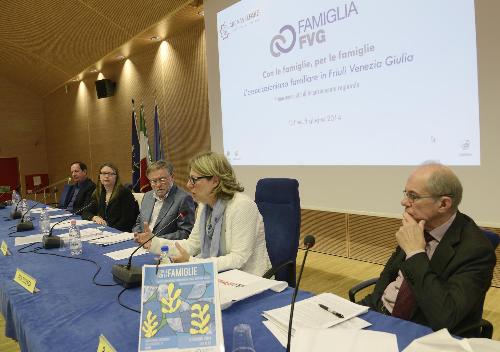 Maria Sandra Telesca (Assessore regionale Politiche sociali e Famiglia) al convegno "Famiglia FVG. Con le famiglie, per le famiglie. L'associazionismo familiare in FVG", nell'Auditorium della Regione FVG - Udine 05/06/2014