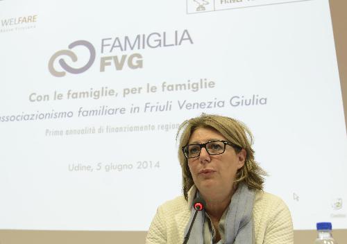 Maria Sandra Telesca (Assessore regionale Politiche sociali e Famiglia) al convegno "Famiglia FVG. Con le famiglie, per le famiglie. L'associazionismo familiare in FVG", nell'Auditorium della Regione FVG - Udine 05/06/2014