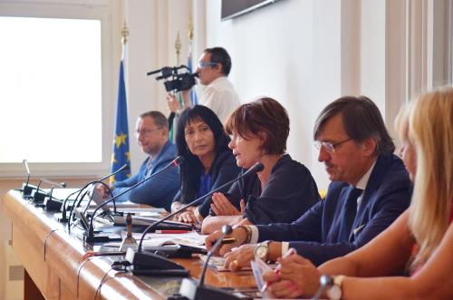 Un momento della conferenza stampa che si è tenuta nella sala del Consiglio del Comune di Monfalcone.