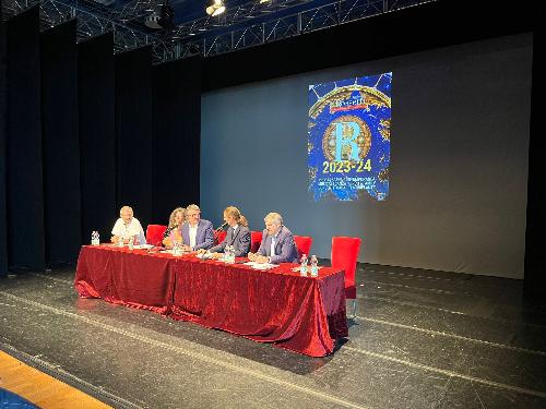 L'assessore regionale alle Autonomie locali Pierpaolo Roberti (al centro) in occasione della presentazione, a cent'anni dalla pubblicazione, della nuova produzione de "La Coscienza di Zeno" di Italo Svevo con Alessandro Haber e la regia di Paolo Valerio, che apre la stagione 2023-24 del Teatro Rossetti di Trieste.