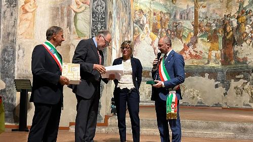 L'assessore regionale alle Finanze Barbara Zilli a San Daniele del Friuli con il mecenate Dino Chiesa