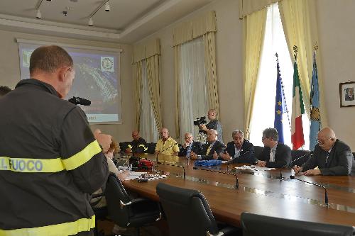 Francesco Peroni (Assessore regionale Finanze) e Igor Dolenc (Vicepresidente Provincia Trieste) alla presentazione del XXI Raduno nazionale dei Vigili del Fuoco - Trieste 12/06/2014