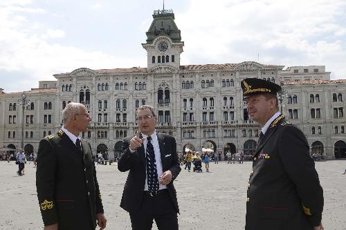 Carlo Dall'Oppio (Comandante Provinciale Vigili del Fuoco Trieste) e  Sergio Bolzonello (Vicepresidente Regione Friuli Venezia Giulia) alla Cerimonia ufficiale del XXI Raduno dell'Associazione Nazionale dei Vigili del Fuoco, in piazza dell'Unità d'Italia - Trieste 14/06/2014