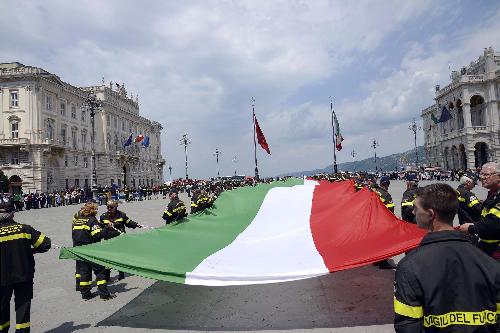 Cerimonia ufficiale del XXI Raduno dell'Associazione Nazionale dei Vigili del Fuoco, in piazza dell'Unità d'Italia - Trieste 14/06/2014
