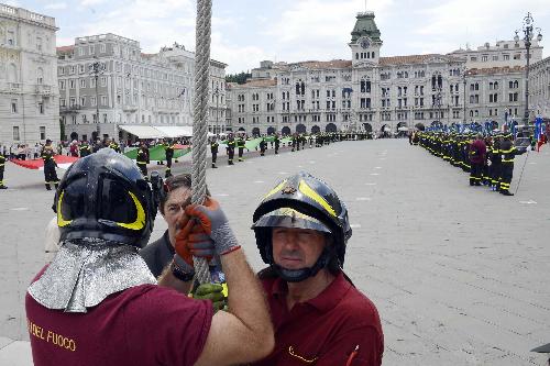 Cerimonia ufficiale del XXI Raduno dell'Associazione Nazionale dei Vigili del Fuoco, in piazza dell'Unità d'Italia - Trieste 14/06/2014

