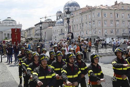 Sfilata dei Pompieri per il XXI Raduno dell'Associazione Nazionale dei Vigili del Fuoco, sul Canal Grande - Trieste 14/06/2014