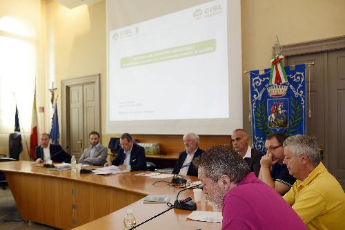 Sergio Bolzonello (Vicepresidente Regione FVG e assessore Attività produttive, Commercio, Cooperazione, Risorse agricole e forestali) al convegno "Riforma dei Consorzi industriali. Riorganizzare i territori per favorire una crescita di qualità", in Municipio - San Giorgio di Nogaro 16/06/2014