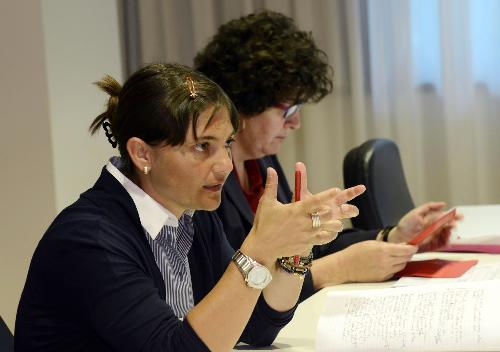 Debora Serracchiani (Presidente Regione Friuli Venezia Giulia) e Loredana Panariti (Assessore regionale Lavoro) in una foto d'archivio