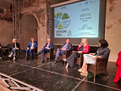 L'assessore regionale Cristina Amirante partecipa alla tavola rotanda organizzata a Pordenone sulla rigenerazione urbana