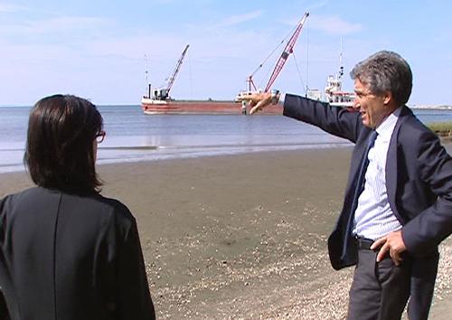 Sara Vito (Assessore regionale Ambiente) ed Enzo Lorenzon (Presidente Consorzio Sviluppo Industriale Comune Monfalcone) in sopralluogo all'escavo del Canale Est-Ovest - Villaggio del Pescatore (TS) 18/06/2014