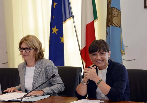 Maria Sandra Telesca (Assessore regionale Salute) e Debora Serracchiani (Presidente Regione Friuli Venezia Giulia) in una foto d'archivio
