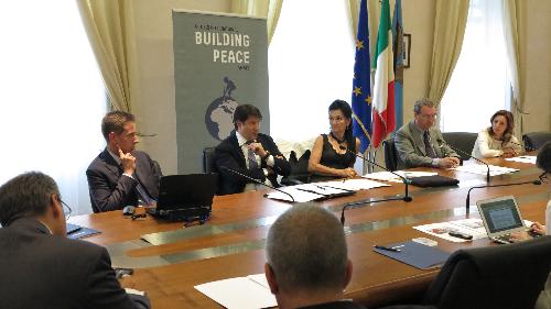 Dario Roustayan (Amministratore delegato Pilosio S.p.A.), Siba Shakib (Regista e scrittrice iraniana) e Sergio Bolzonello (Vicepresidente Regione FVG) in conferenza stampa di presentazione del quarto Pilosio Building Peace Award, nella sede della Regione Friuli Venezia Giulia - Trieste 25/06/2014