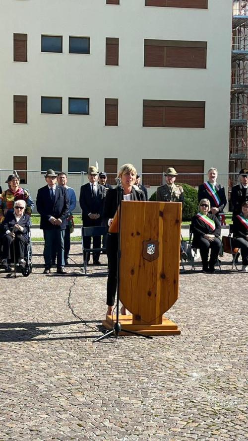 L'assessore regionale Barbara Zilli interviene al quarto raduno del battaglione Tolmezzo a Venzone 