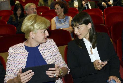 Federica Guidi (Ministro Sviluppo Economico) e Debora Serracchiani (Presidente Regione Friuli Venezia Giulia) in una foto d'archivio