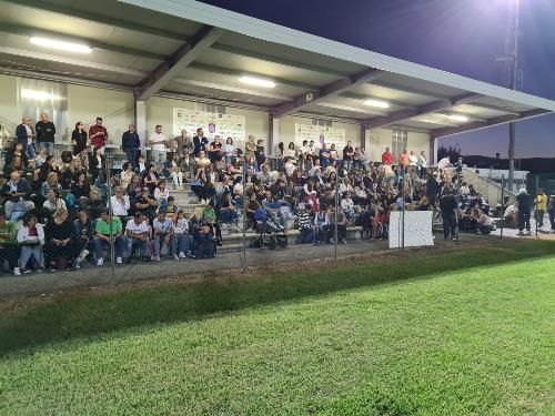 Il pubblico presente alla cerimoina di presentazione delle squadre del Torre Calcio