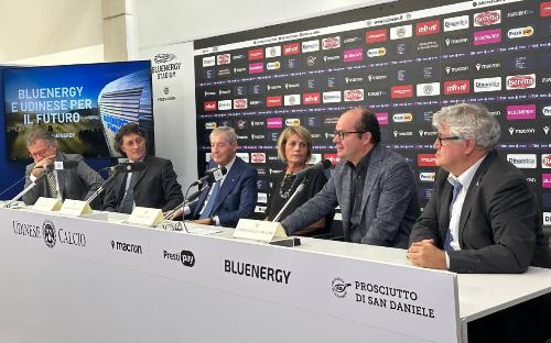 Il vicegovernatore con delega allo Sport Mario Anzil (secondo da destra nella foto) alla presentazione del progetto Udinese-Bluenergy.