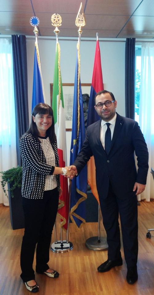 Debora Serracchiani (Presidente Regione Friuli Venezia Giulia) e Sargis Ghazaryan (Ambasciatore della Repubblica d’Armenia in Italia) – Udine 12/07/2014