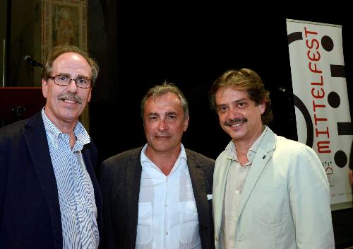 Gianni Torrenti (Assessore regionale Cultura, Sport e Solidarietà), Stefano Laudato (direttore tecnico Mittelfest) e Vincenzo Martines (Consigliere regionale) all’inaugurazione di Mittelfest 2014 – Cividale 19/07/2014