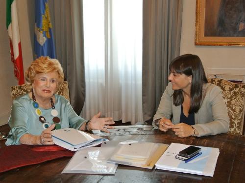 Etta Carignani (imprenditrice) e Debora Serracchiani (Presidente Regione Friuli Venezia Giulia) durante il loro incontro - Trieste 25/07/2014