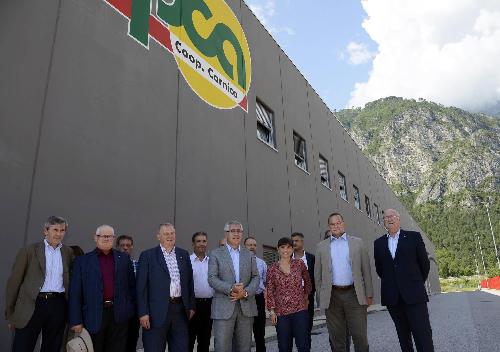Debora Serracchiani (Presidente Regione Friuli Venezia Giulia) lo scorso agosto ha visitato la COOPCA, Società Cooperativa Carnica di Consumo ad Amaro